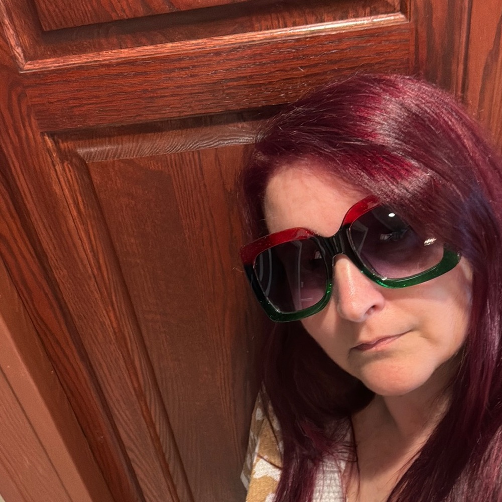 Stylish Red and Green Sunglasses - Picture 4 of 4